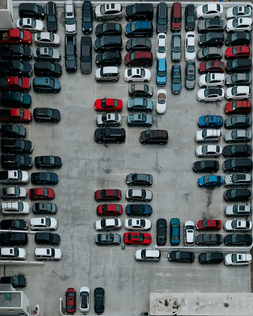 Trouver le bon emplacement pour stationner dans le parking une ville.